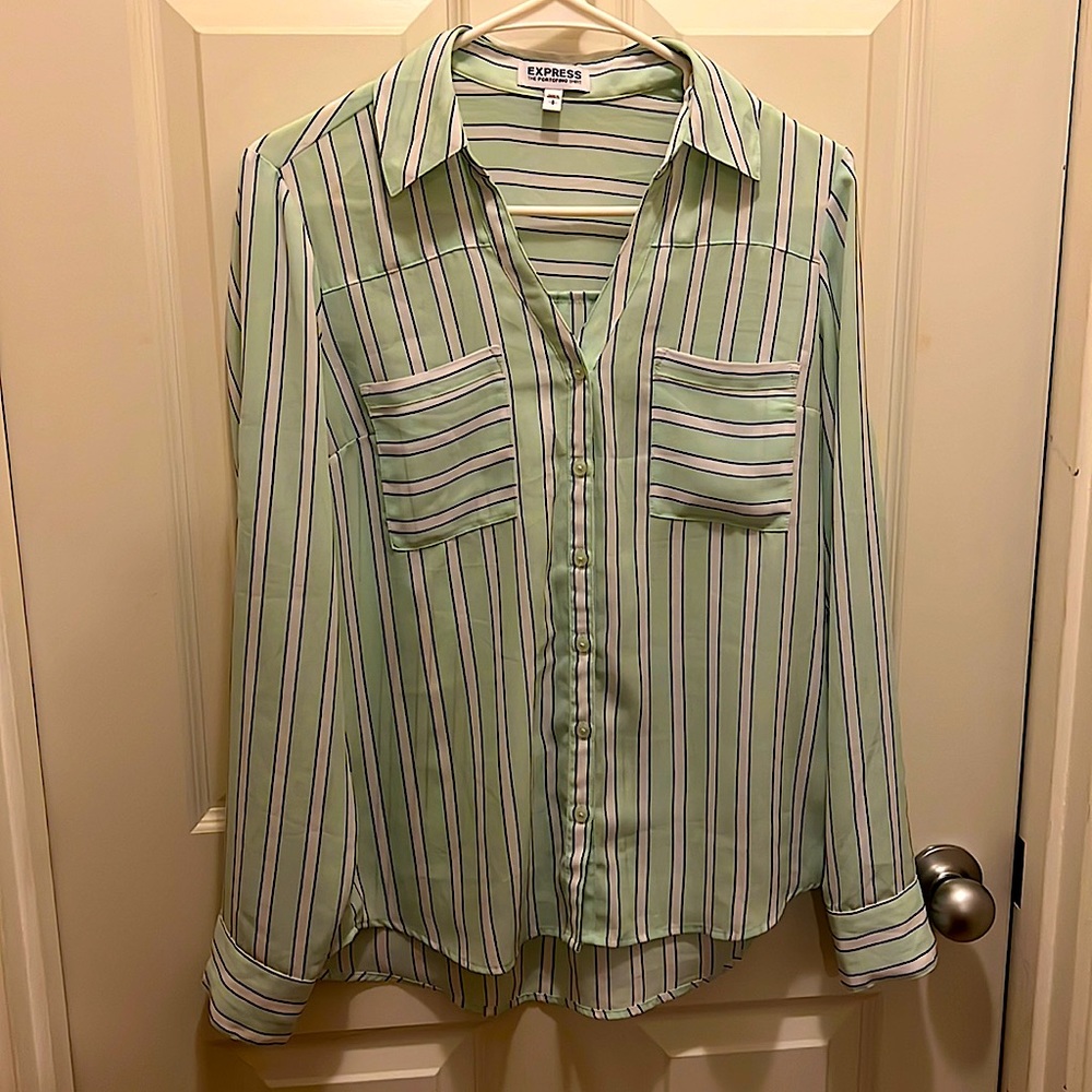 Express size small sheer blouse. Pre owned in great condition.
